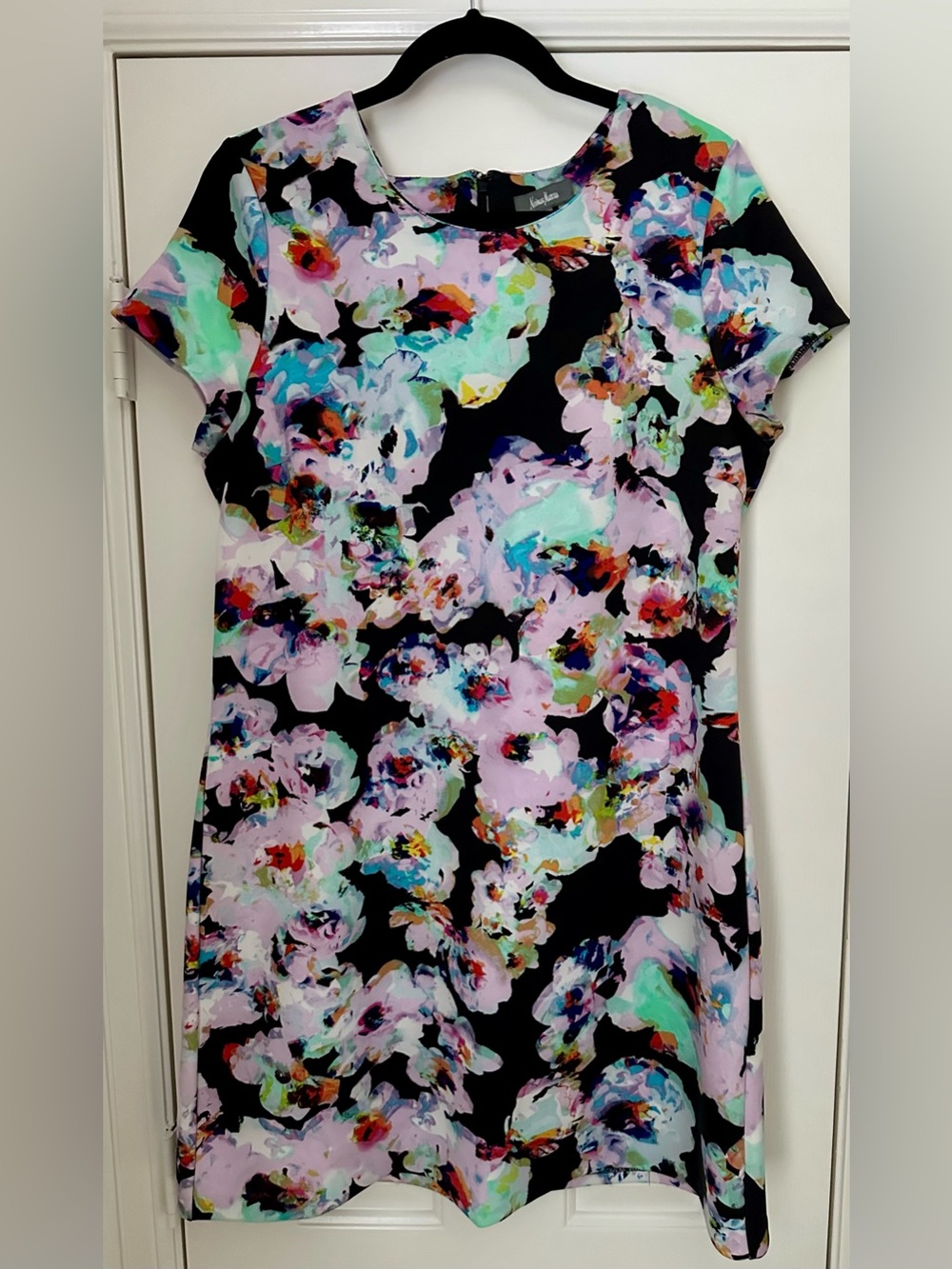 Neiman Marcus Short Sleeve Sheath Dress
Sz XL
Like New